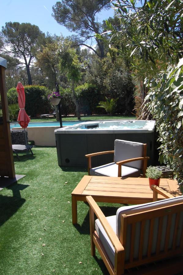 Le Clos Des Barelles Six-Fours-les-Plages Esterno foto